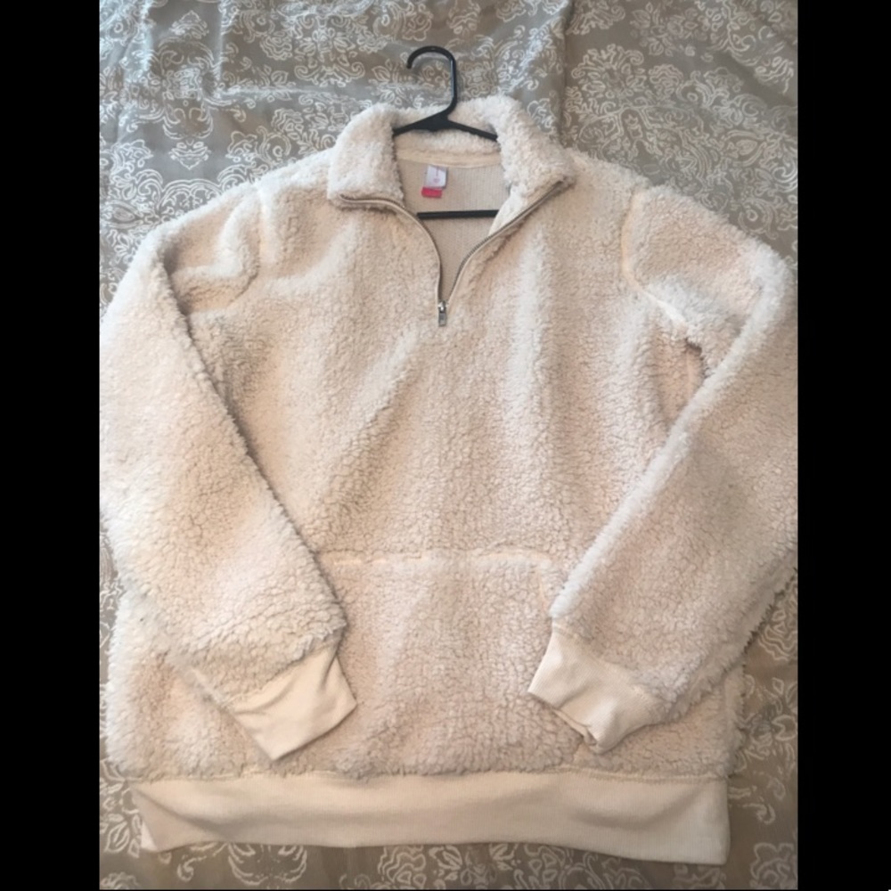 Super fuzzy & soft Pullover sweatshirt